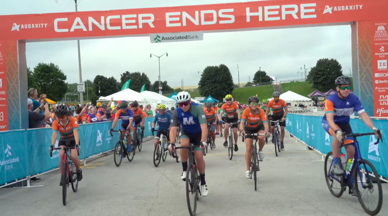 Bikers begin the 2025 Audaxity ride